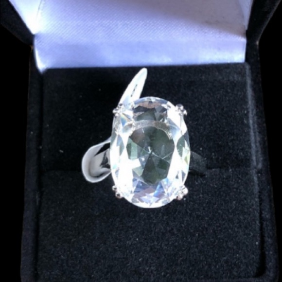 ❗️LAST CHANCE 4/30❗️STERLING SILVER OVAL CUBIC ZIRCONIA RING - Picture 5 of 8